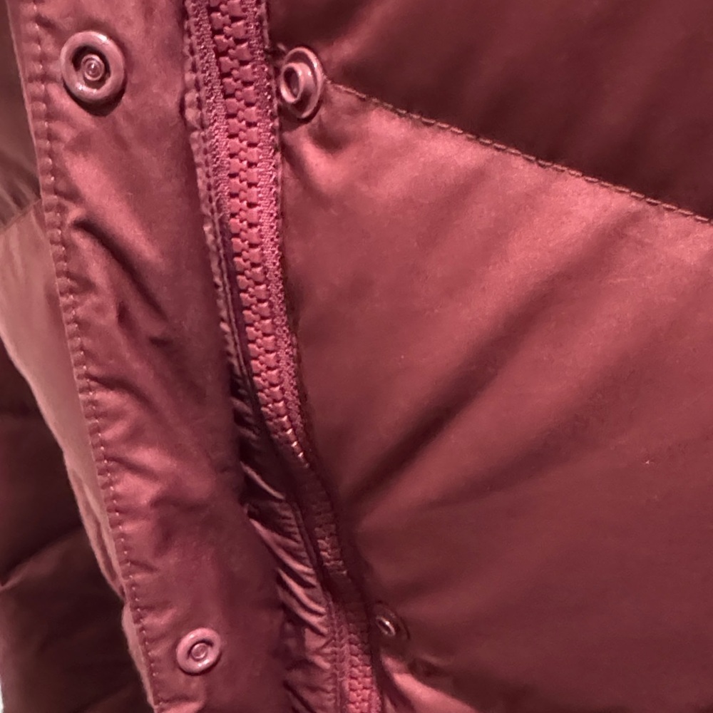 Patagonia Women's Down Burgundy Puffer Jacket with Hood - Picture 5 of 14